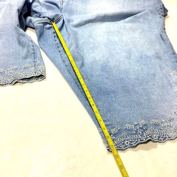 Lane Bryant Capri Mid Rise Boyfriend Jeans 34/36 Lace Hem - Picture 9 of 11